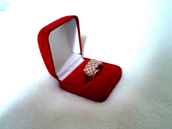Anel Feminino Banhado Ouro Rose 18k Cravejado de Cristais Austríacos Swarovski Mais Estojo de Veludo