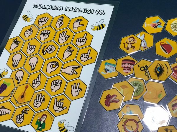 COLMEIA E DOMINÓ COM ALFABETO MANUAL