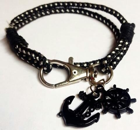 Pulseira feita com corda - COD 005