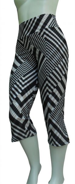 pantacourt/calça capri 48/50, cintura alta, estampa geométrica preto e branco,suplex 360