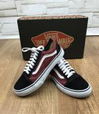 Sapatênis Vans - Detalhe Preto      Marca: Vans     REF. DFGH7