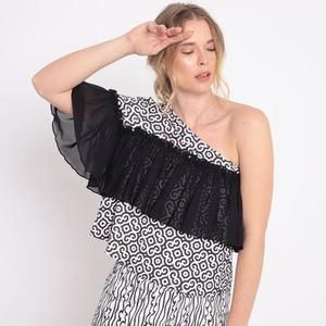 Blusa Ombro Único Com Tule MARCA  My Favorite Things  50% OFF