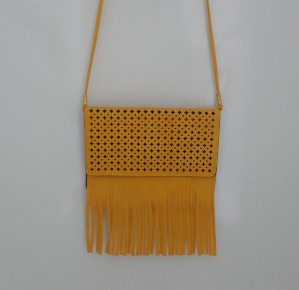 BOLSA FRANJA COM ALÇA REMOVÍVEL.
