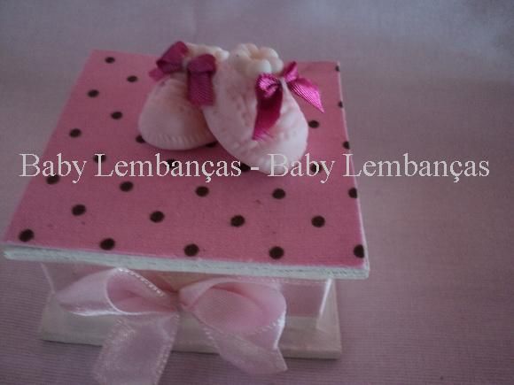 Caixinha decorada com aplique de biscuit