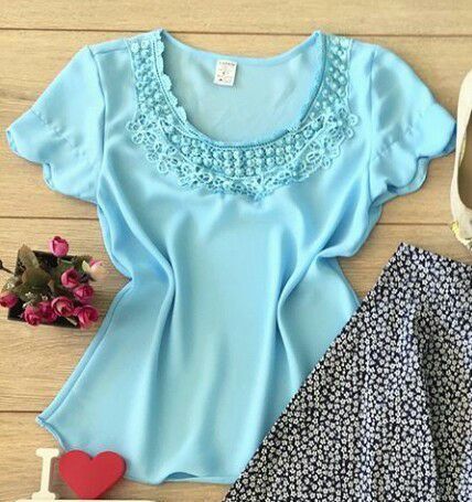 Blusinha com aplicação de pedras