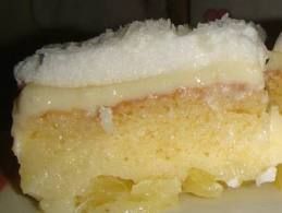*Bolo de abacaxi com beijinho / kg