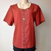 Blusa com Colar, taralhada em renda