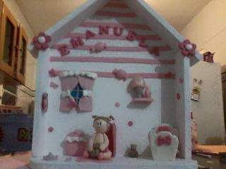 Enfeite de porta casinha mdf e biscuit