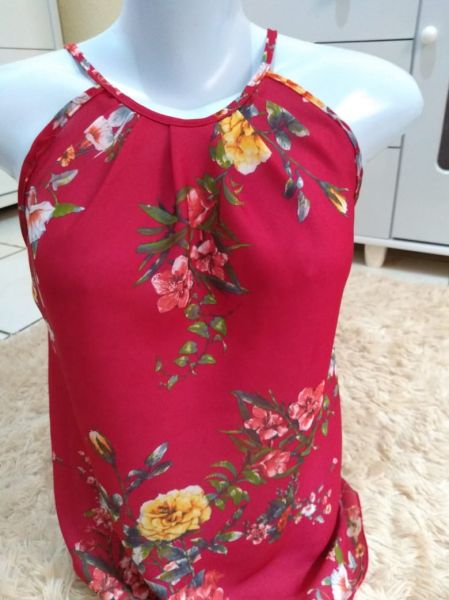 BLUSA ROSA COM FLORES