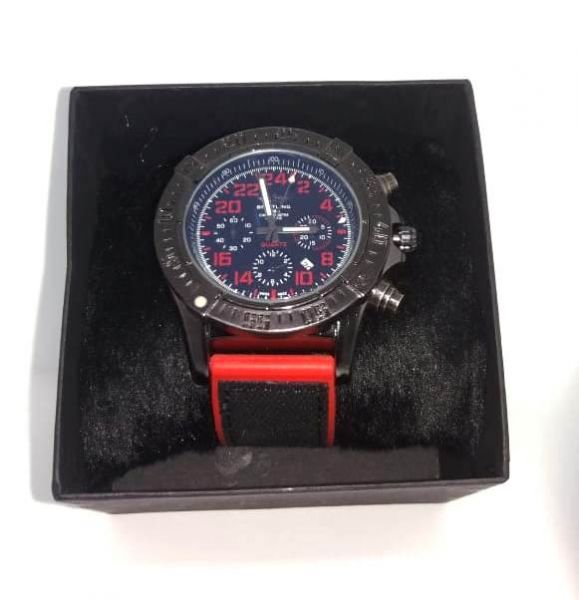 Relógio Breitling Avenger 1884 -Estilo Militar