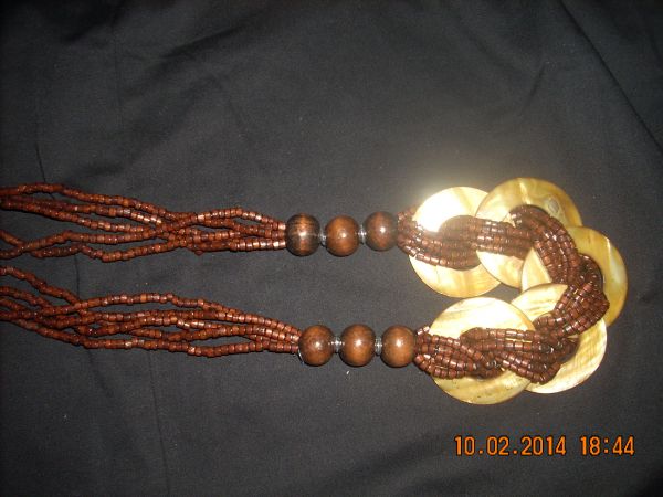 Maxi Colar com aplicações em Madeira !