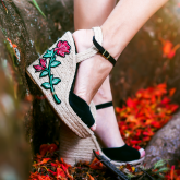 ANABELA PRETA DETALHE FLORAL TORRICELLA