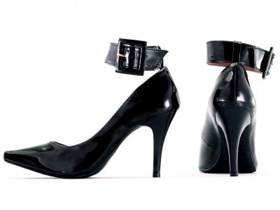 SCARPIN PRETO VERNIZ TORRICELLA