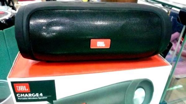 Caixa de Som estilo JBL Charger 4