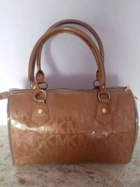 Bolsa Baú MK ouro velho