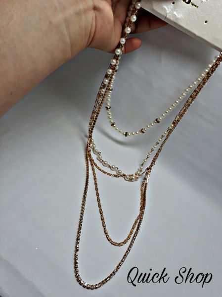 Colar Dourado e com Pérolas