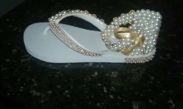 HAVAIANAS DECORADAS COM PÉROLAS