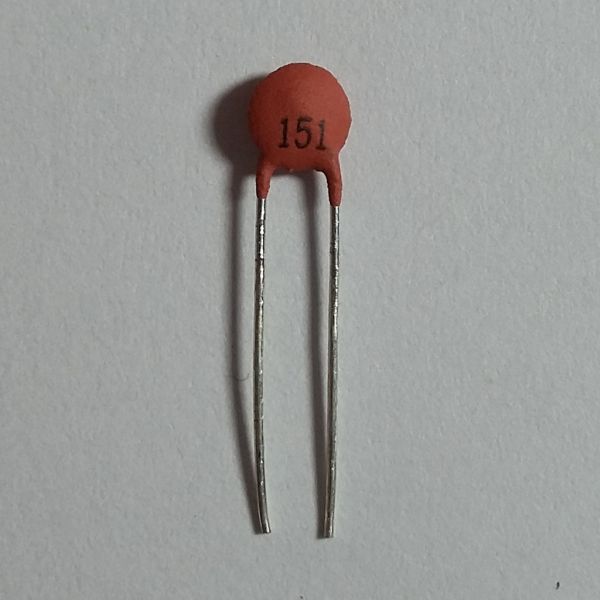 capacitor cerâmico 150pF x 50V (151)