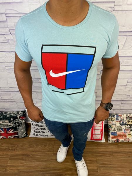 Camiseta Nike - Azul Claro Marca: Nike REF. CO50