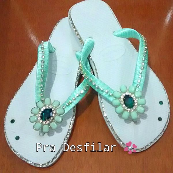 Modelo com broche ref:.009