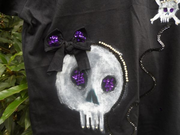 CAMISETA DE CAVEIRA TODA BORDADA
