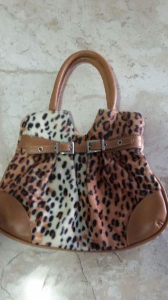 Bolsa com estampa de Onça aveludada