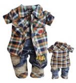 Conjunto Macacão Jeans e camisa