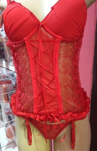 espartilho vermelho trancado