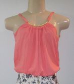 CAMISETA COM ALÇAS REGULÁVEIS