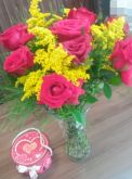 Vaso com rosas mais caixa  com bombons