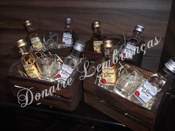 Kit Especial Caixote Mini Tequilas Personalizadas