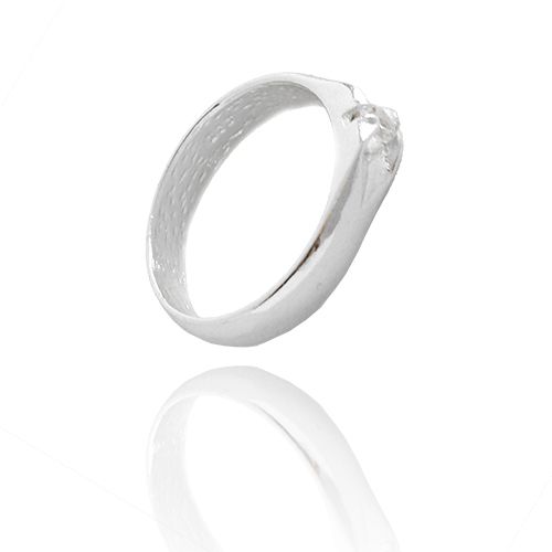 Anel folheado a prata com detalhes craquelados na diagonal -