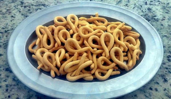 Biscoitos em Espiral, Milho e Queijo