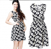 PE - Vestido preto com flores brancas