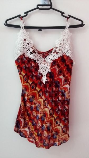 Blusinha Estampada com renda