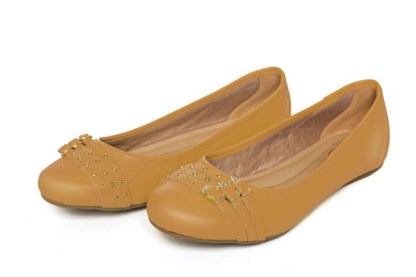 SP01-Sapatilha com detalhe rebites/fivelas-Couro Legítimo - Caramelo