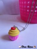 Colar cupcake abacaxi