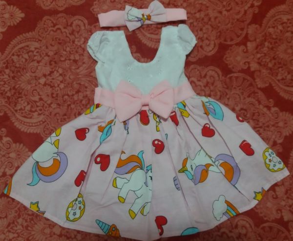 Vestido Rosa com Unicórnios Grandes