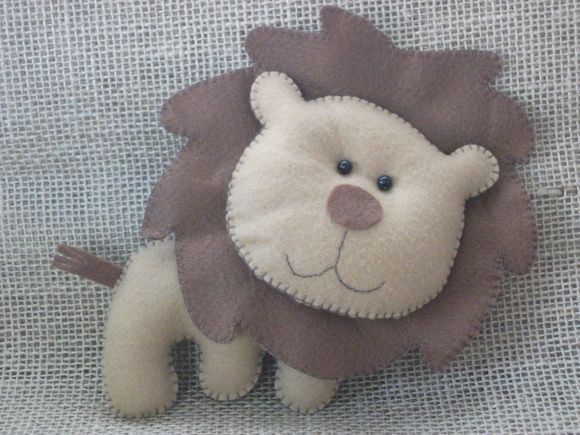 Boneco leão de feltro para decoração