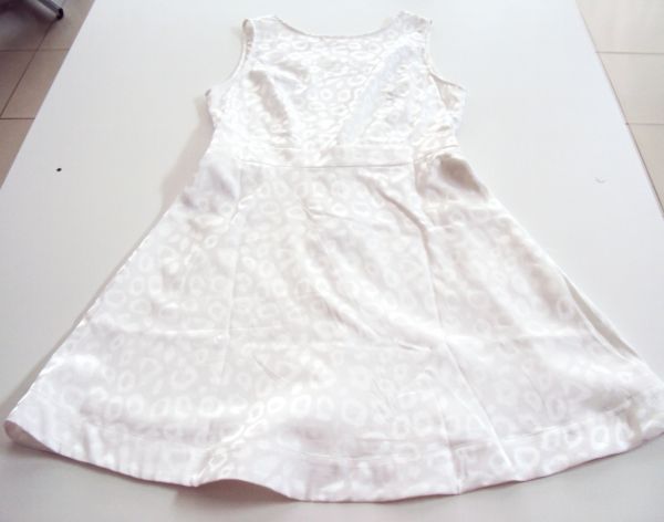 Promoção 40%OFF: Vestido com tecido diferenciado