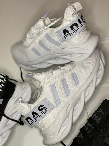 Adidas Yeezy Lançamento