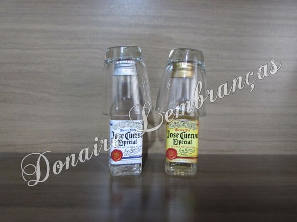 Mini Tequila Personalizada com copinhos de vidro