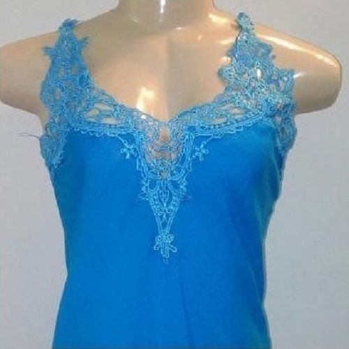 Camiseta  azul com renda