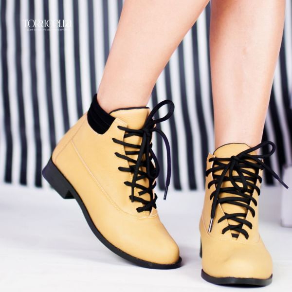 Bota feminina cano curto- torricella