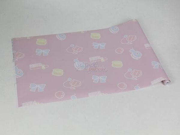 papel-de-parede-com-fundo-rosa-claro-detalhes-em-branco-e-tons-de-rosa-e-marrom-infantil-MODELO 05
