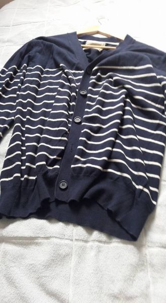 Blusa aberta azul com listras brancas
