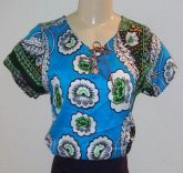 BLUSA COM AMARRAÇÃO EM COURINHO