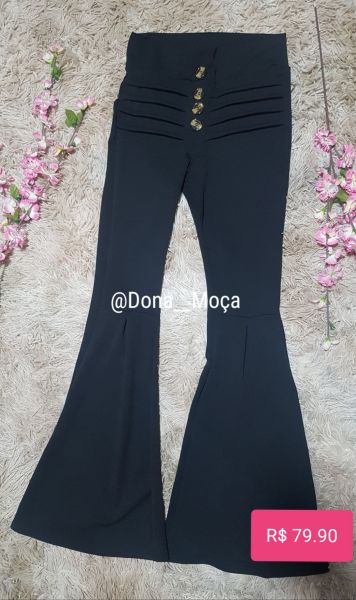Calça Flare Detalhes Botão