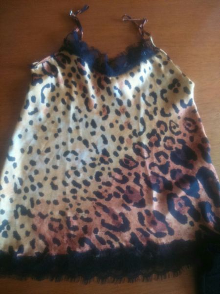 Regata Cetim estampa onça com renda