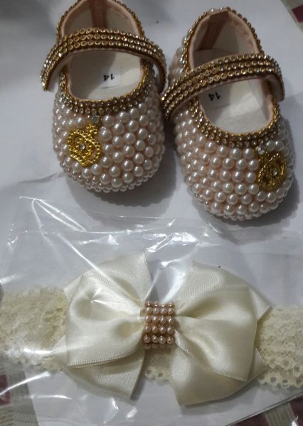 Sapatinho de pérola c faixa